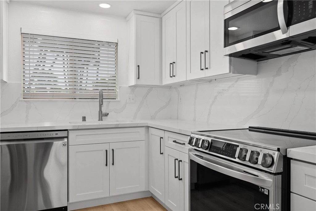 372 Villa Point Drive, Newport Beach CA 92660 - Photo 18
