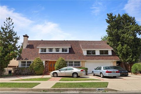 Photo of 9831 Quartz Ave, Chatsworth, CA 91311 (MLS # SR26073414)