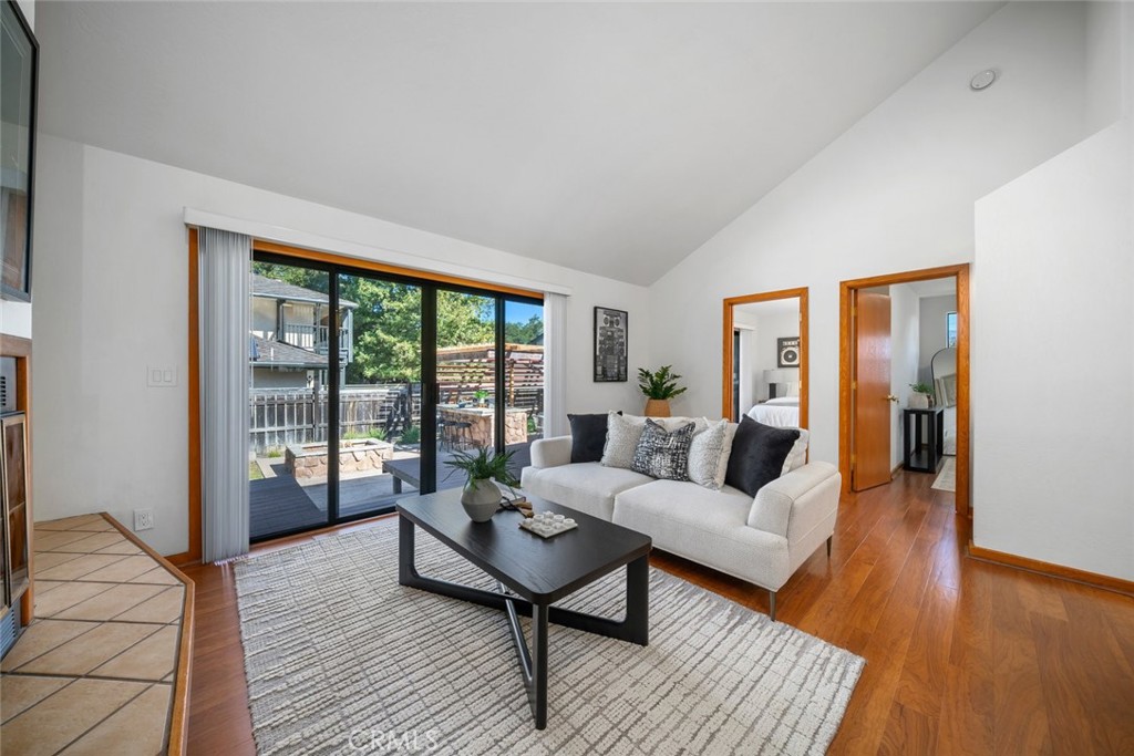 262 East Foothill Boulevard