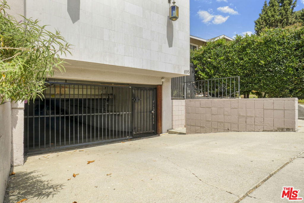 695 S Norton Avenue