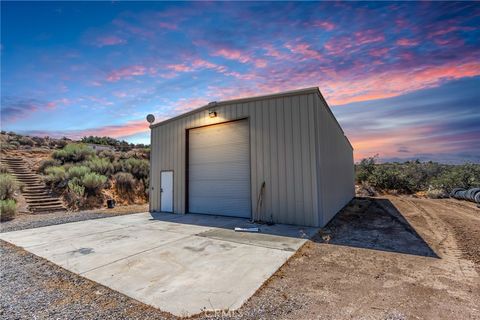 7170 Joshua Oak Hills CA 92344