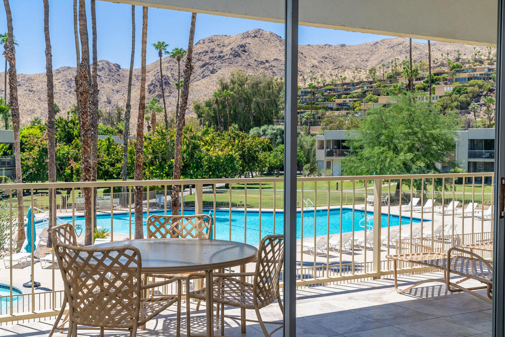 483 Desert Lakes Drive