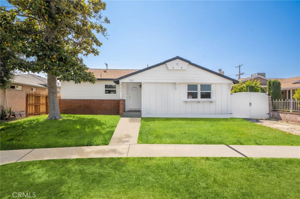 7057 Babcock AVE