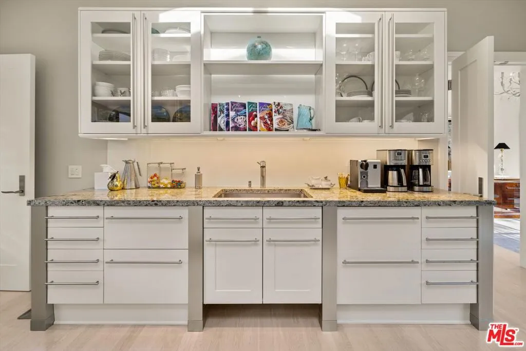 Montecito, California 93108, United States, 4 Bedrooms Bedrooms, ,4 BathroomsBathrooms,Residential,Active,41287