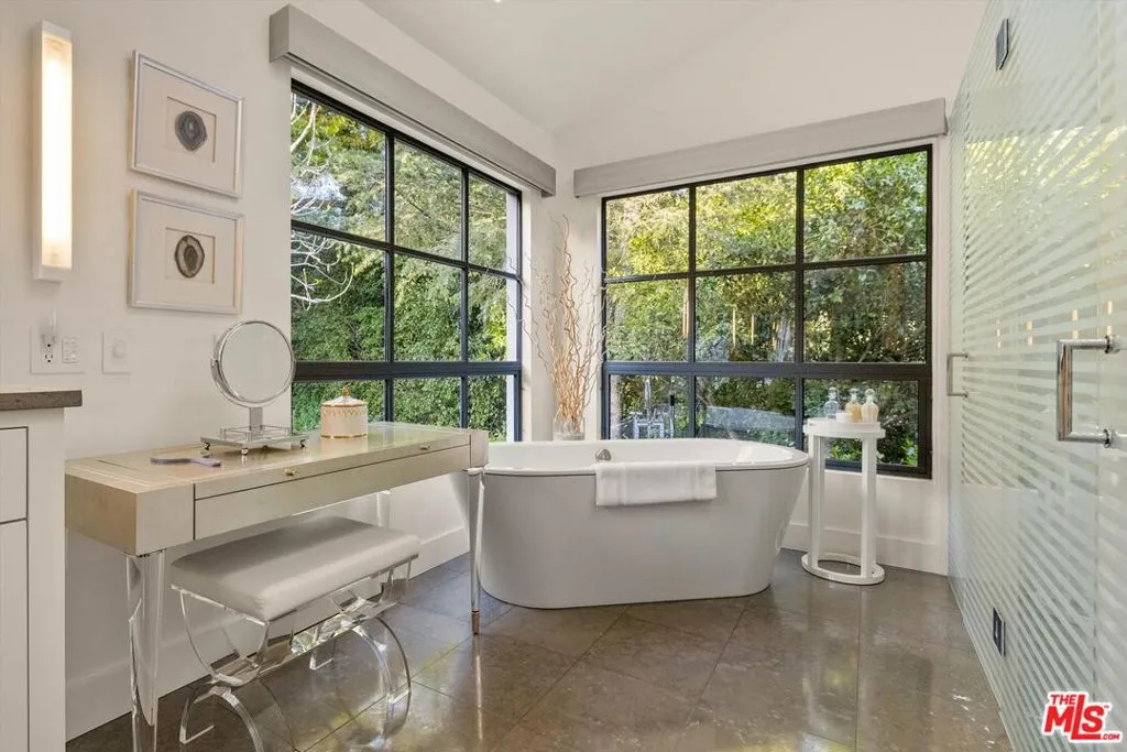 Montecito, California 93108, United States, 4 Bedrooms Bedrooms, ,4 BathroomsBathrooms,Residential,Active,41287