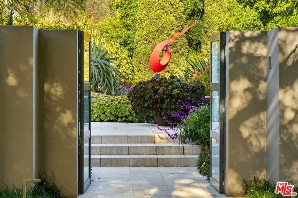 Montecito, California 93108, United States, 4 Bedrooms Bedrooms, ,4 BathroomsBathrooms,Residential,Active,41287