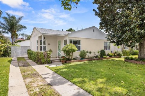Photo of 304 S Lomita St, Burbank, CA 91506 (MLS # BB26073651)