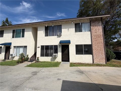 Photo of 1611 Picadilly Way #B, Fullerton, CA 92833 (MLS # PW26074049)