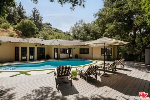 Photo of 16822 Escalon Drive, Encino, CA 91436 (MLS # 26828317)