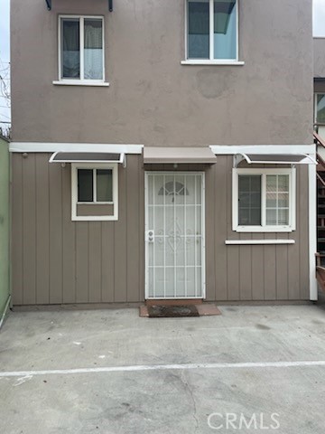 ***ALL UTILITIES INCLUDED IN RENT *** !
Updated 1-Bedroom, 1-Bath, First-Floor Unit in the Heart of Sherman Oaks – Just Steps from Ventura Blvd! Freshly painted and move-in ready, this charming unit includes a gas oven, microwave, and a refrigerator. Convenient location with easy access to shopping, dining, and public transportation.
Section 8 welcome.