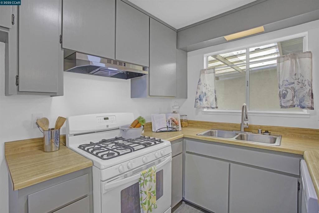 IRON TRIANGLE - Residential