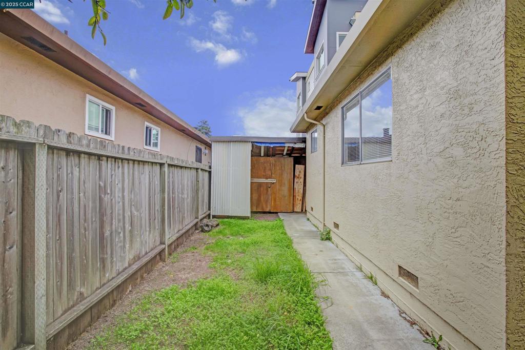 IRON TRIANGLE - Residential