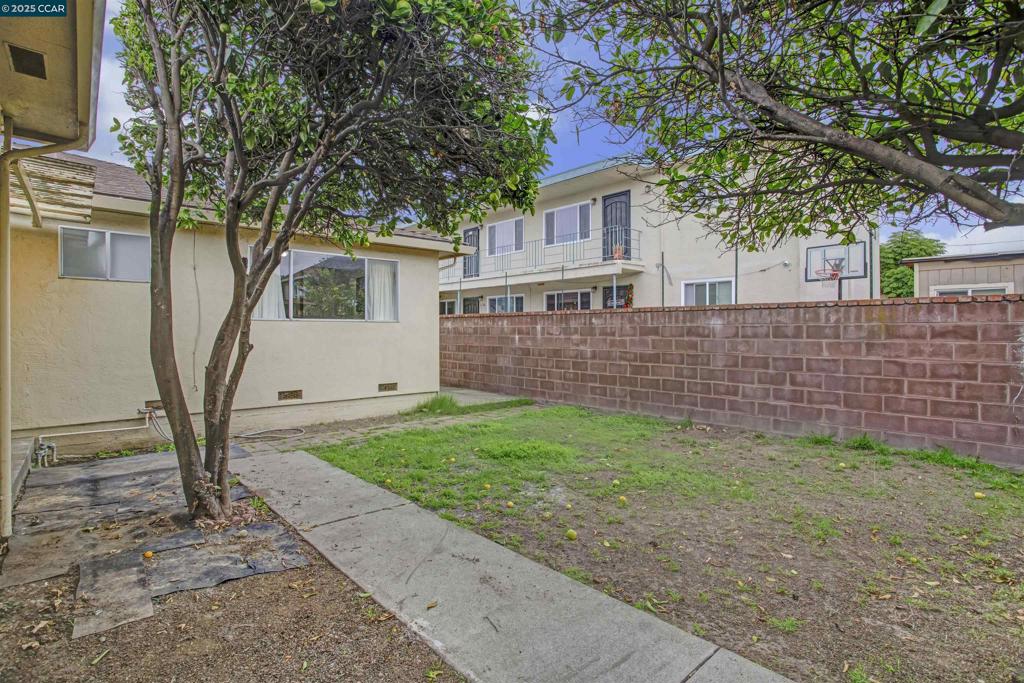 IRON TRIANGLE - Residential