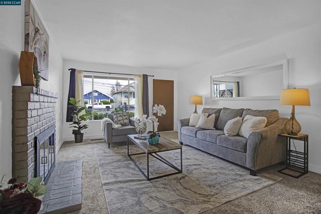 IRON TRIANGLE - Residential