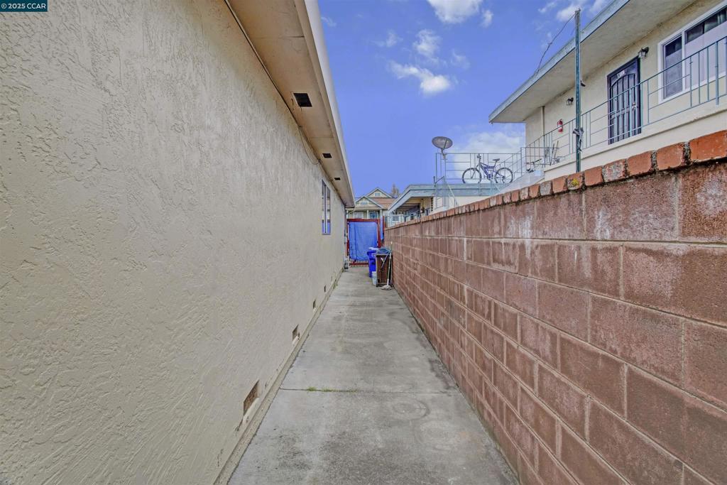 IRON TRIANGLE - Residential