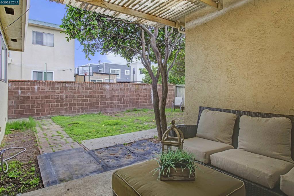 IRON TRIANGLE - Residential