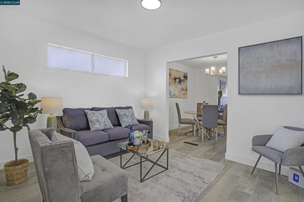 IRON TRIANGLE - Residential