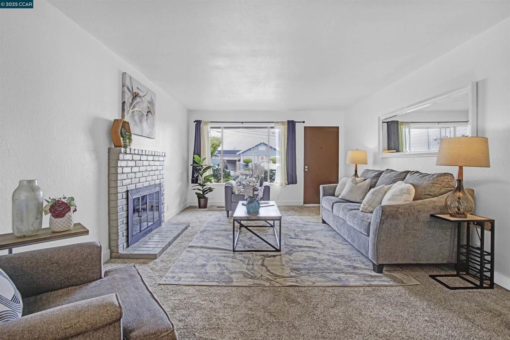 IRON TRIANGLE - Residential