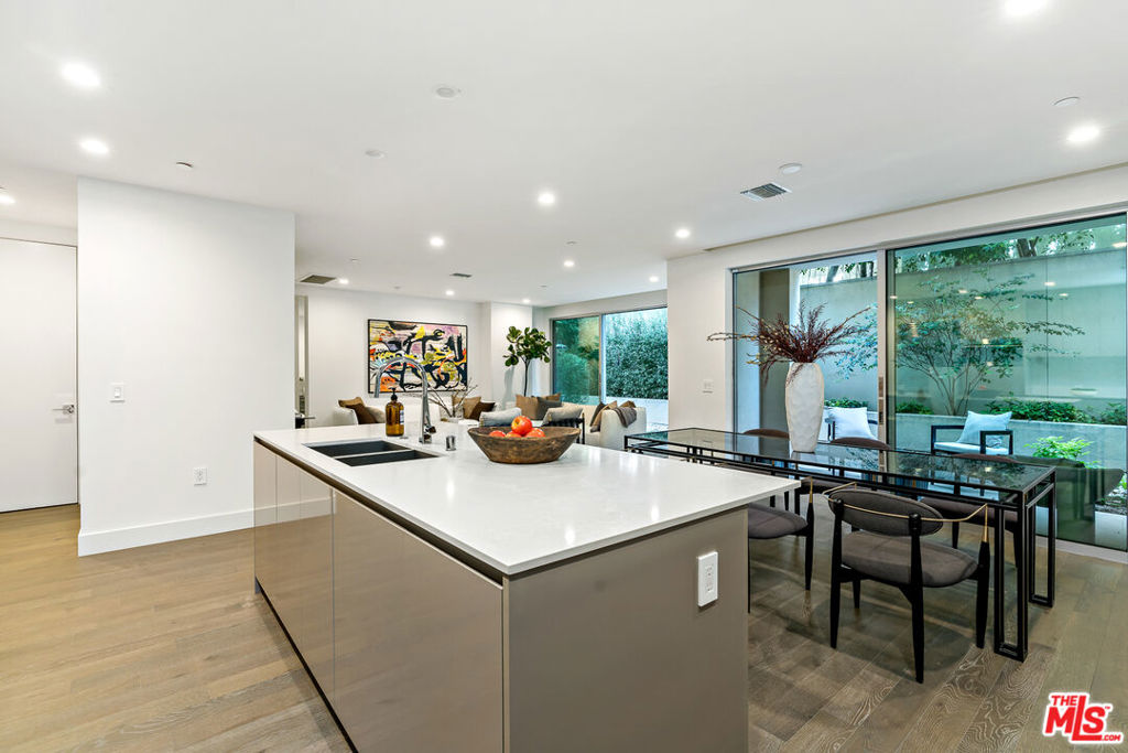 728 N Sweetzer Avenue 115