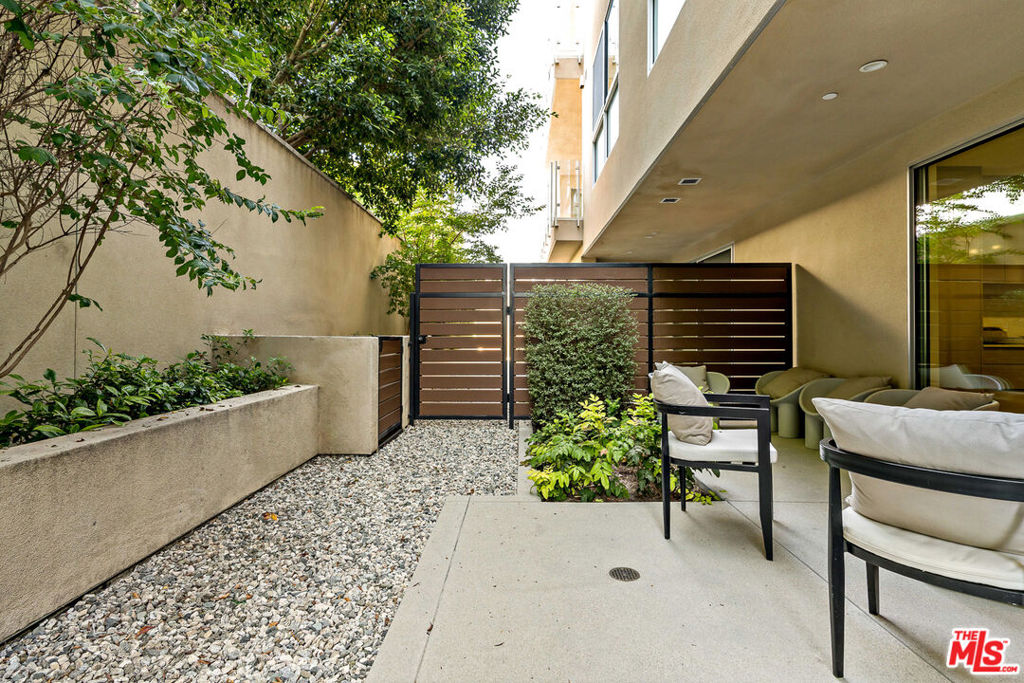 728 N Sweetzer Avenue 115