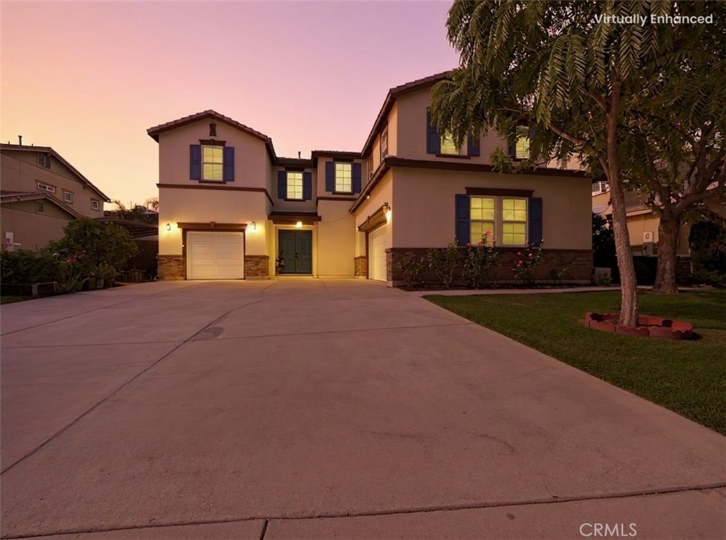 Main image without alt text