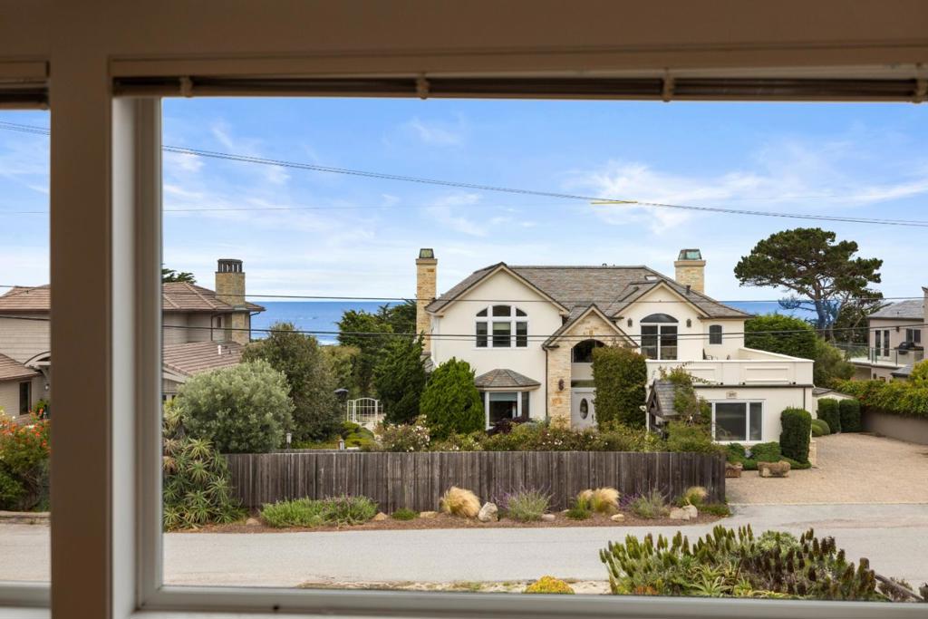 3053 Cormorant Road