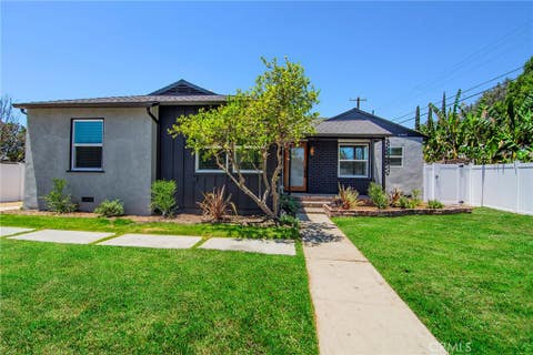 Photo of 6363 Darby Avenue, Tarzana, CA 91335 (MLS # SR26175557)