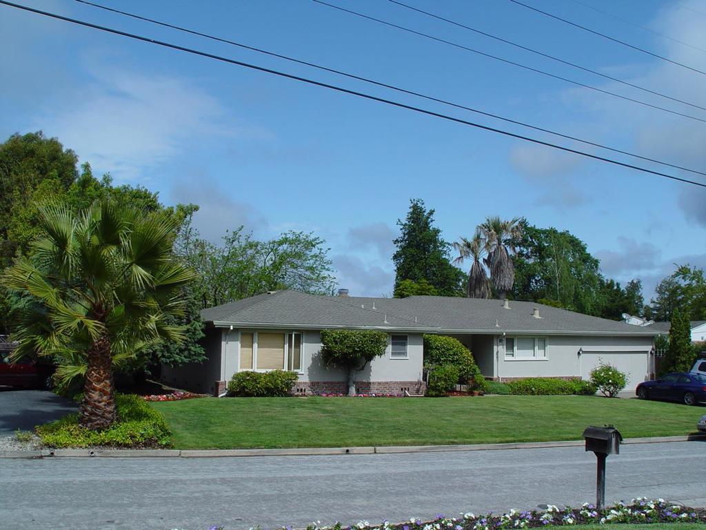 Wonderful Woodside opportunity on a charming cul-de-sac, situated on a great lot of almost 1/2 acre. The residence is 3bd, 2ba. Huge family room of approx. 550 sq ft, and vaulted ceiling. Hardwood floors throughout residence, with the exception of the family room with New carpeting. Lovely living room with large picture window looking out to patio and back yard. Separate dinning room off of kitchen and patio. Large BBQ area on patio. Property now available. Minimum lease: 1 year. Long term lease would be considered. Call Diane, 1 650 787-9894 to schedule showing appointment and for any additional questions.
