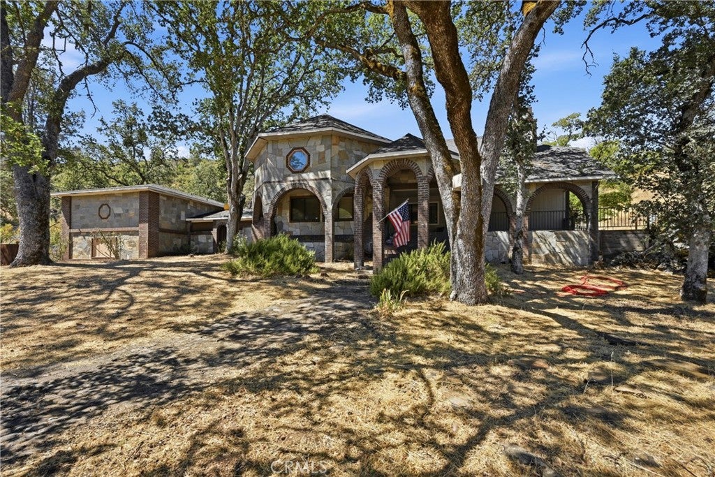 3725 Spring Valley