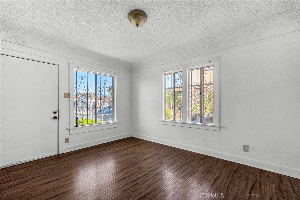 822 E 87th Place