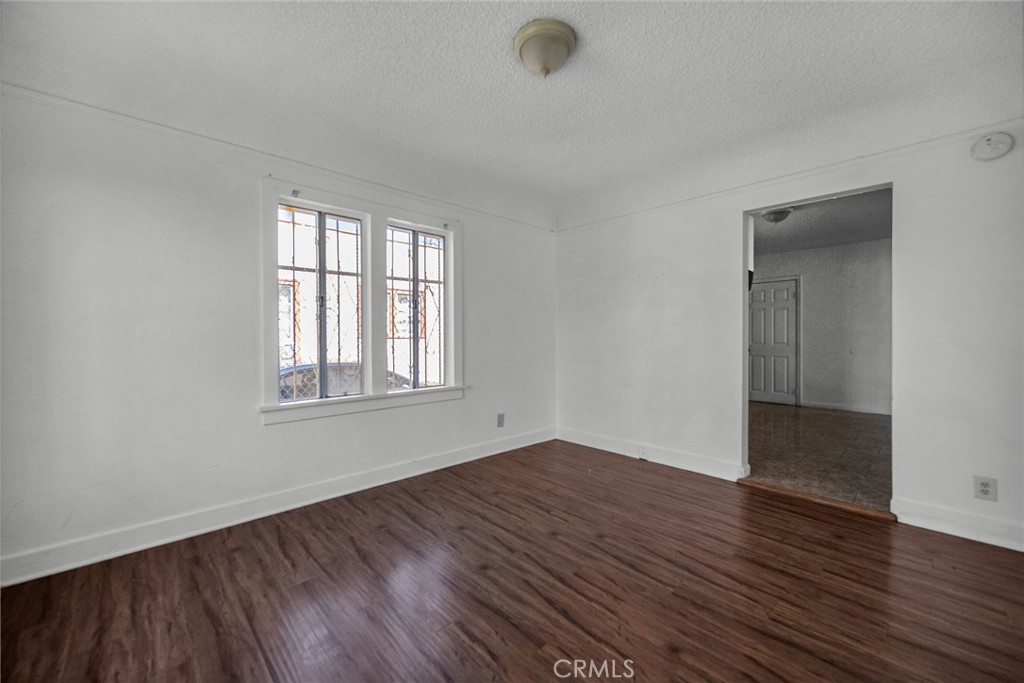 822 E 87th Place