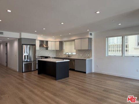 Photo of 9842 Vidor Drive #201, Los Angeles, CA 90035 (MLS # 26104977)