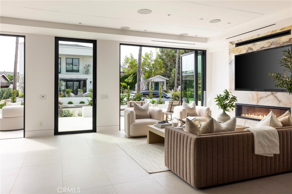 Corona del Mar South of PCH (CDMS) - Residential