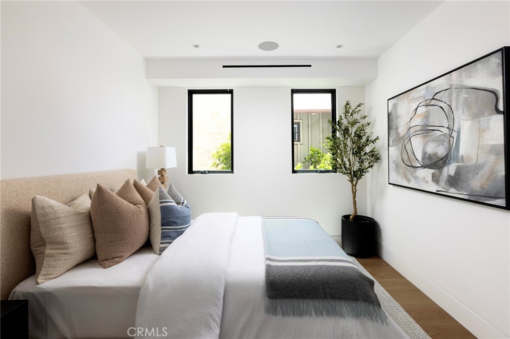 Corona del Mar South of PCH (CDMS) - Residential