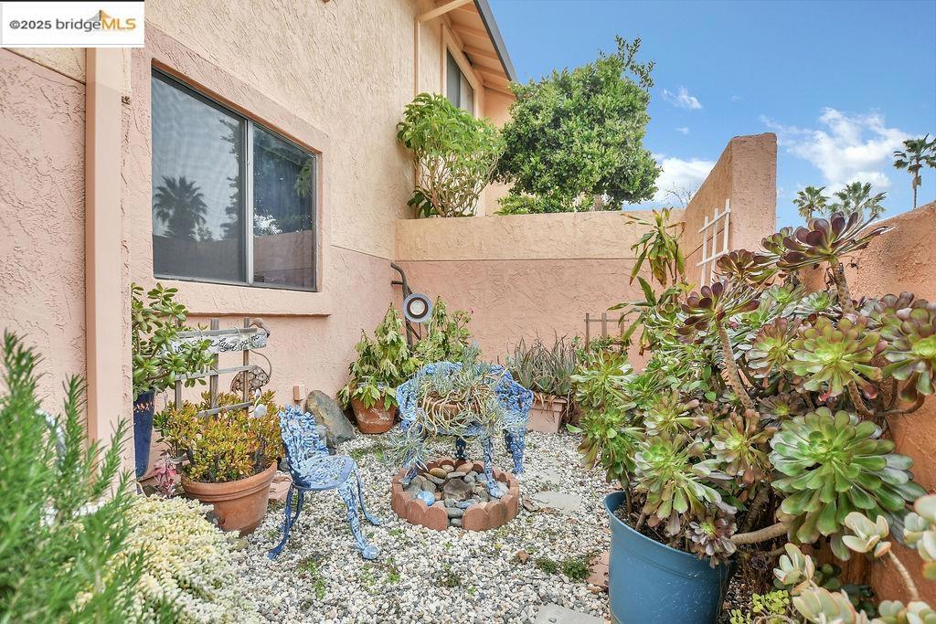 HILLCREST MEADOW - Residential