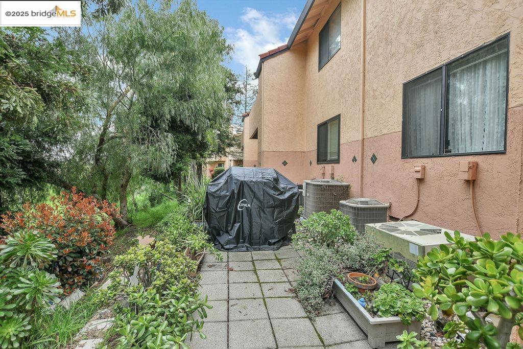 HILLCREST MEADOW - Residential