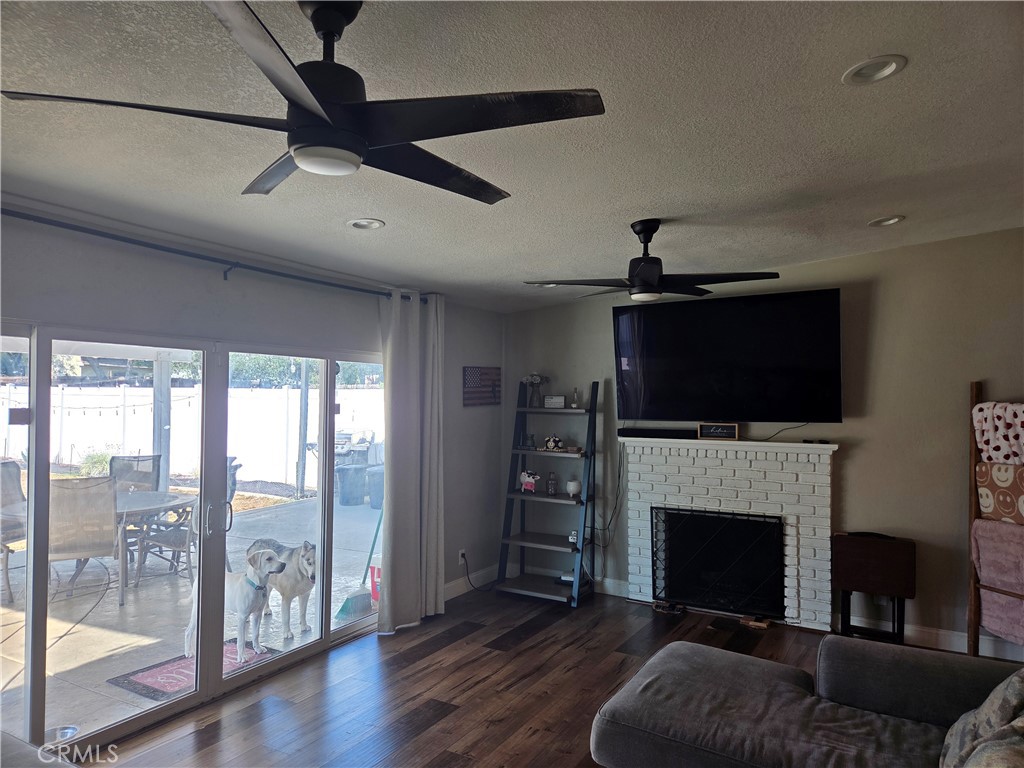 1292 N California Avenue