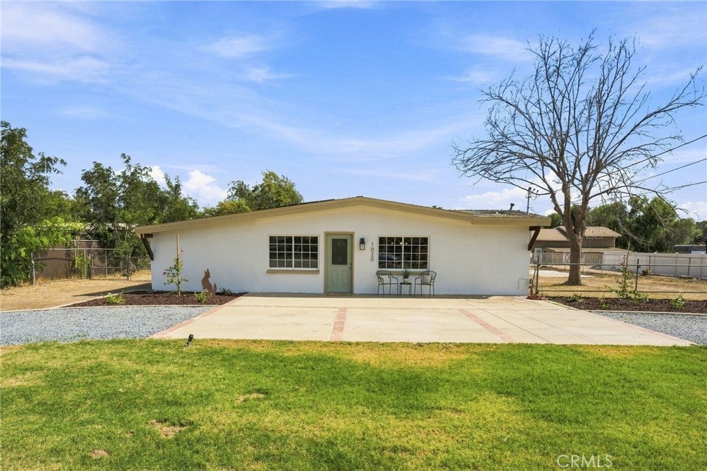 1020 Frontier Road