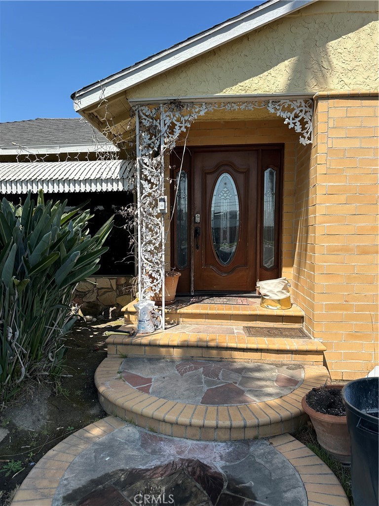 Probate sale. Very spacious home with almost 1900sf on a large lot. Home has tremendous potential. With a little TLC it would be a very comfortable home. Direct access from 2 car attached garage
Home will be sold AS IS. Seller will not make any repairs