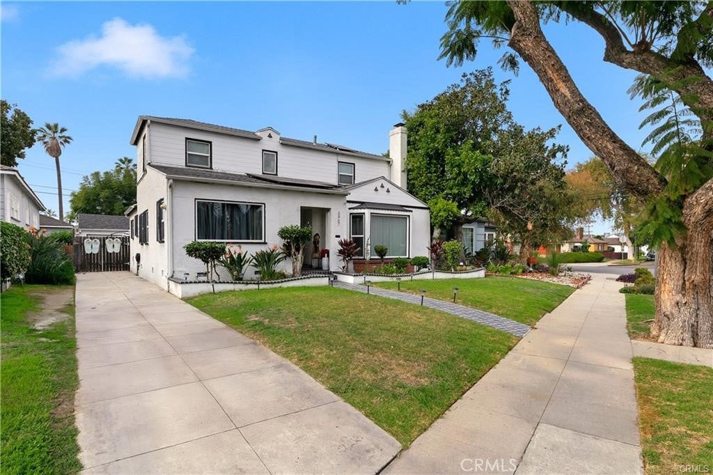 3907 Edgehill Drive