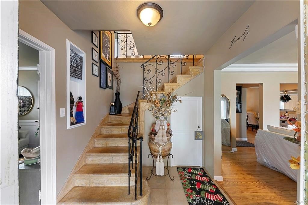 3907 Edgehill Drive