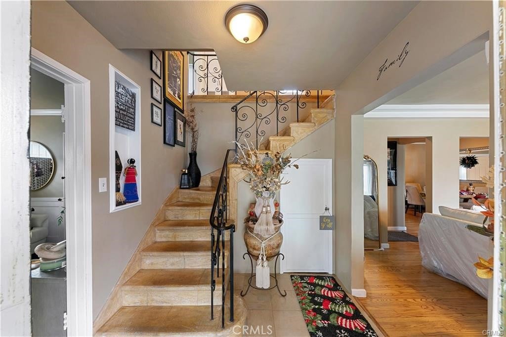 3907 Edgehill Drive