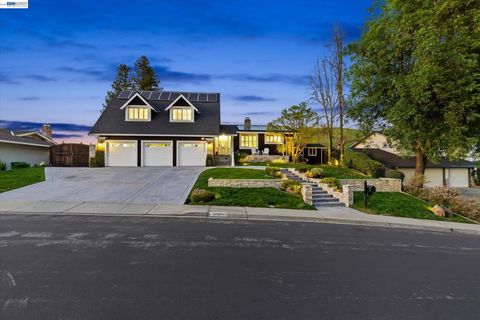 Photo of 976 976 Richard Ln Ln, Danville, CA 94526 (MLS # 41126723)