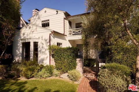 Photo of 638 N Cherokee Avenue, Los Angeles, CA 90004 (MLS # 26998683)