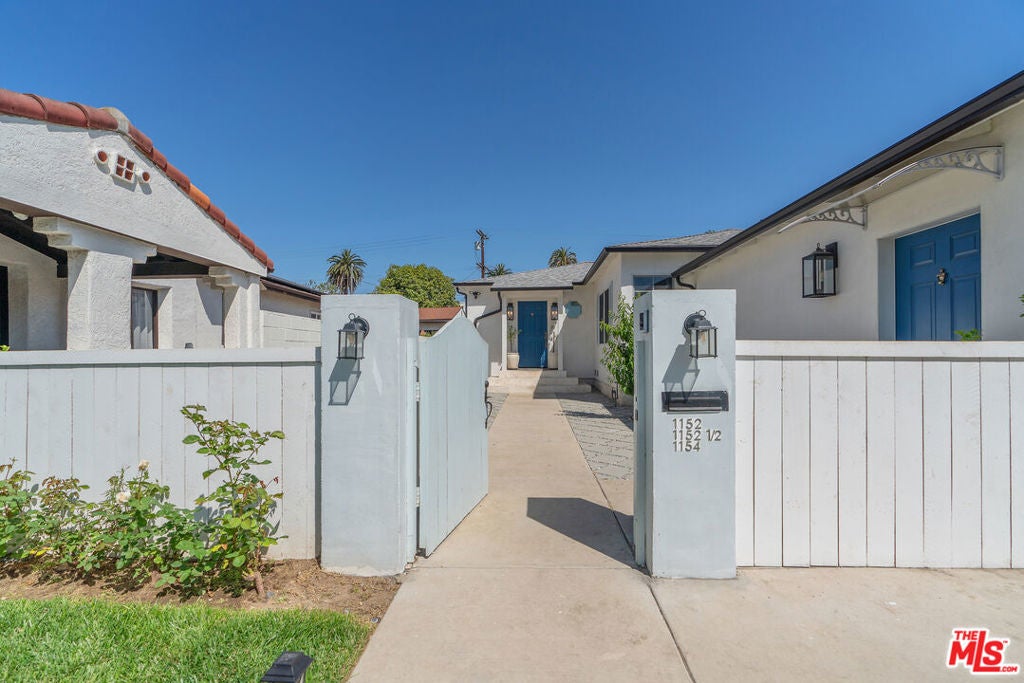1152 S Windsor Boulevard, Los Angeles CA 90019