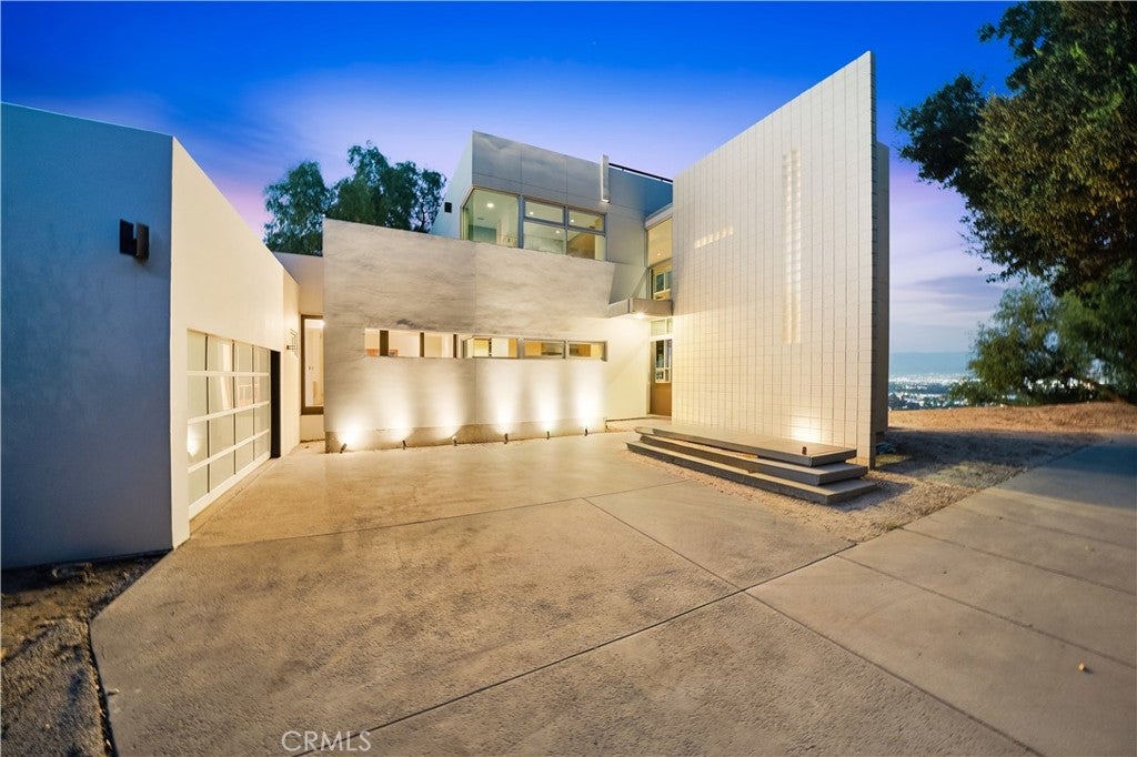 Photo of 3800 Sunswept DR, Studio City, CA 91604 (MLS # OC26230158)