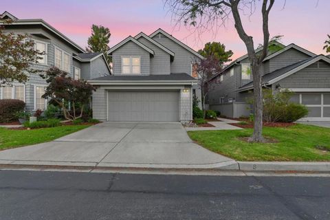 Photo of 91 Waterside Circle, Redwood City, CA 94065 (MLS # ML82042435)