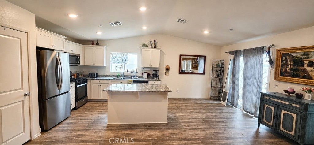 377 White Gate
