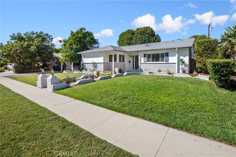 Photo of 16257 16257 Los Alimos, Granada Hills, CA 91344 (MLS # PW25225383) Photo of 16257 16257 Los Alimos, Granada Hills, CA 91344 (MLS # PW25225383)