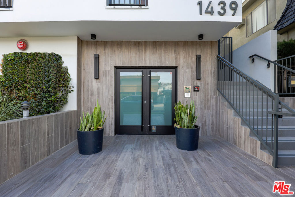 Welcome to Armacost Bella by Wiseman, located in the West Los Angeles area. This property features one, two, three, and four-bedroom apartment homes ranging from 640-1,942 Sq. Ft.
